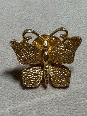Vintage J.J. Jonette Jewelry Textured Gold Butterfly Insect Lapel Pin Brooch